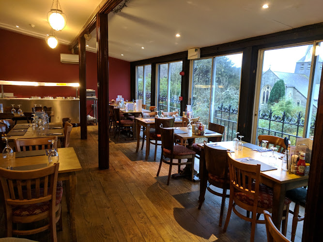 The Grapes Hotel, Bar & Restaurant