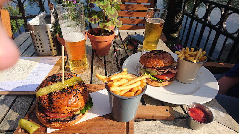 The Magpie — Sunbury-on-Thames