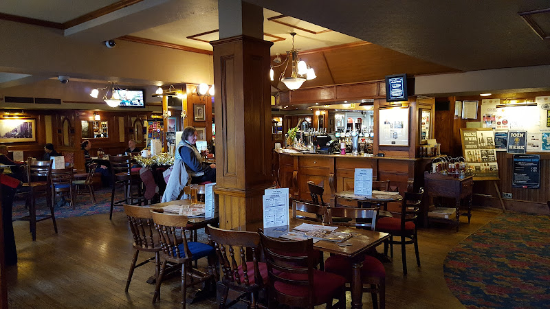 The Moon Under Water - JD Wetherspoon — Hounslow