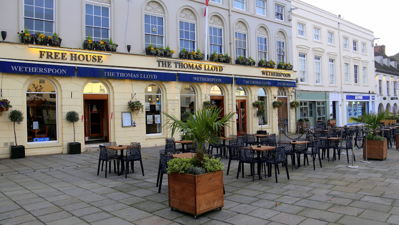 The Thomas Lloyd - JD Wetherspoon — Warwick