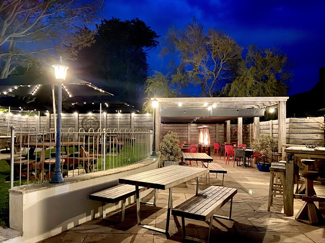 The Three Horseshoes