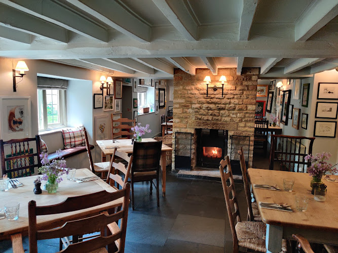 The Three Horseshoes — Burford