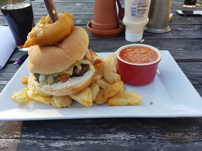 The Three Horseshoes