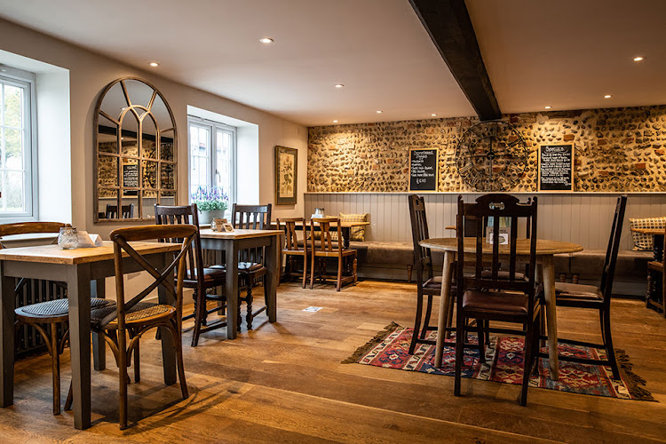 The Three Horseshoes