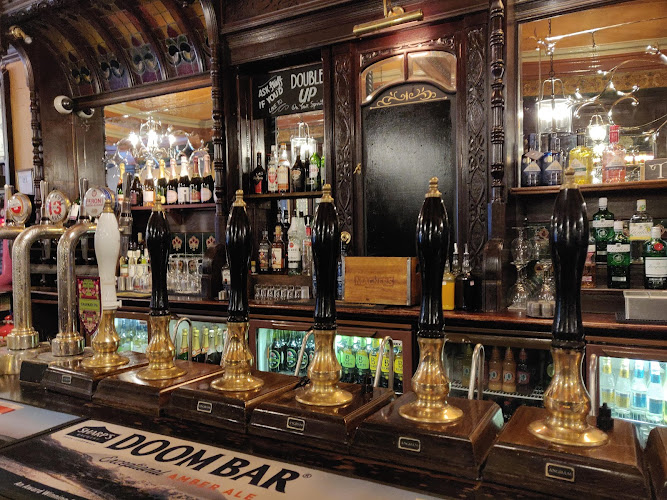 The Victoria & Commercial — Leeds