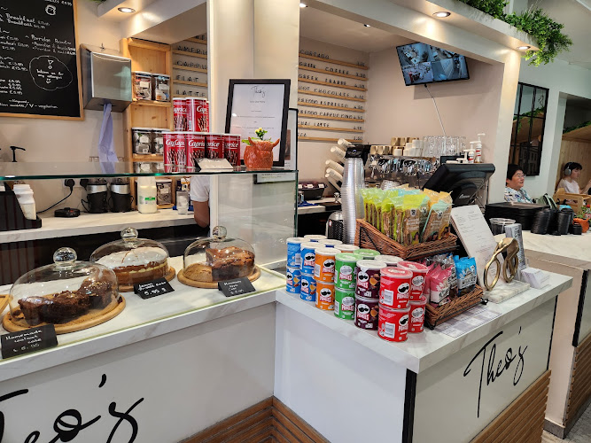 Theo's Café