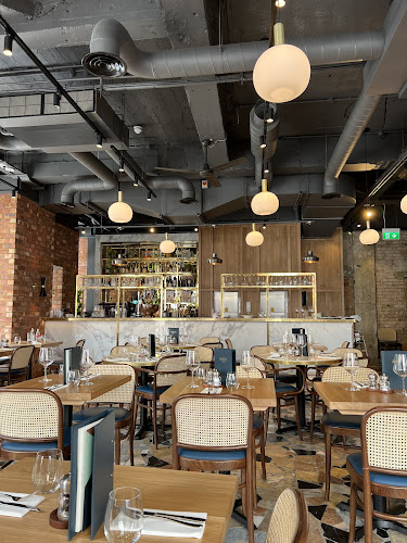 Tonis Amalfi Italian Restaurant & Pizzeria
