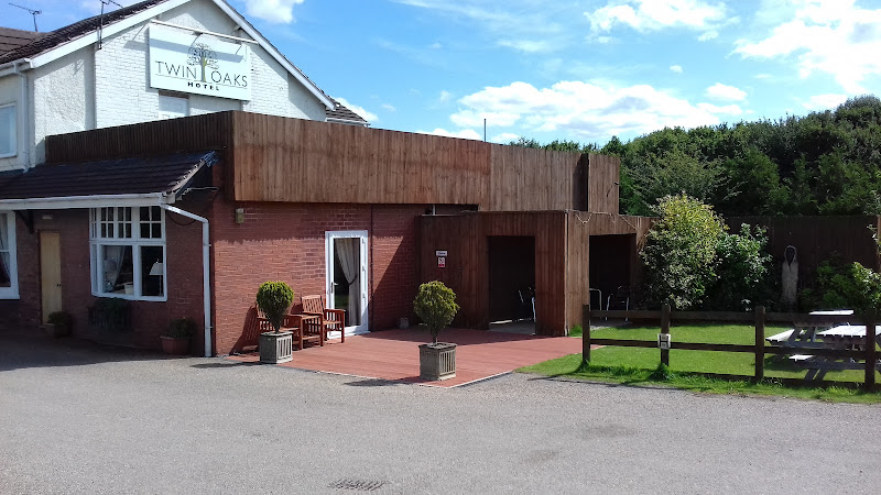Twin Oaks Hotel