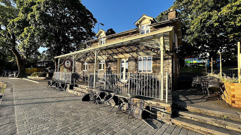 Waterhead Coffee Shop