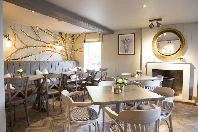White Horse, Disley