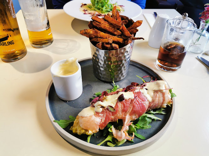 Whitehall — Pwllheli