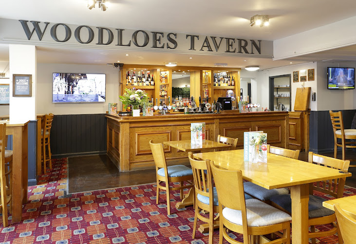 Woodloes Tavern — Warwick