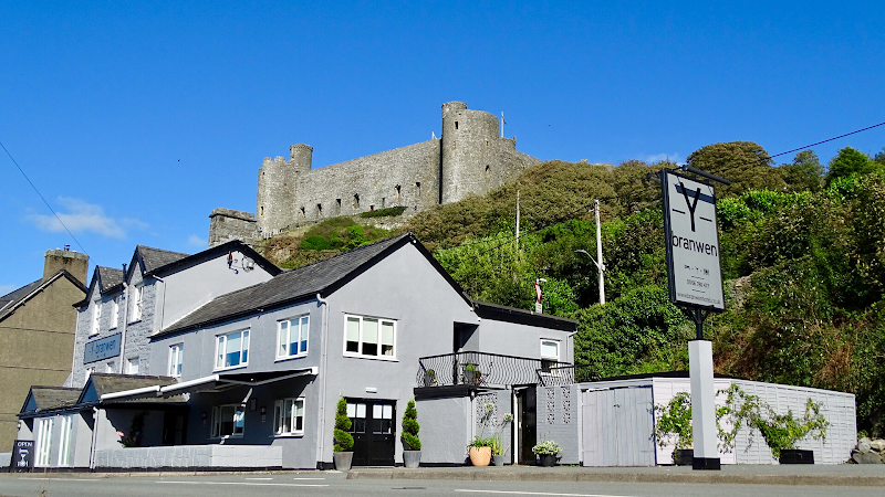 -Y- Branwen Restaurant with Rooms
