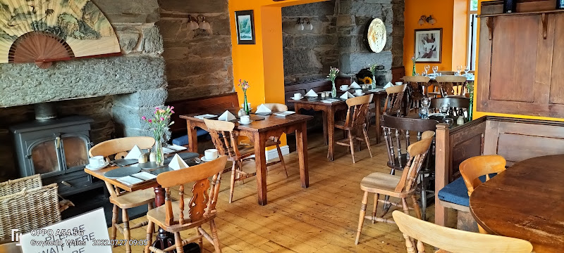 Y Llong / The Ship Inn Porthmadog