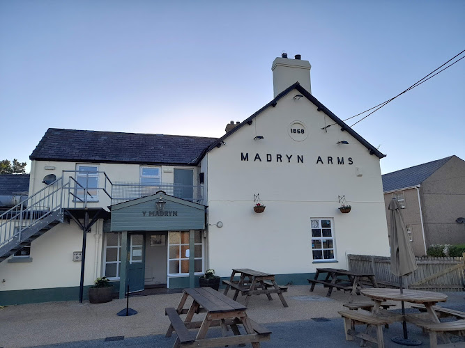 Y Madryn — Pwllheli