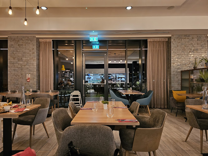 Zephyr Bar & Grill