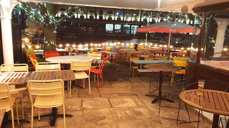 Zizzi - St Katharine Docks — Docks